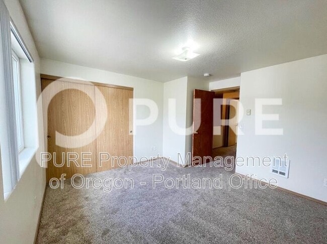 Building Photo - 2619 SE 125th Ave