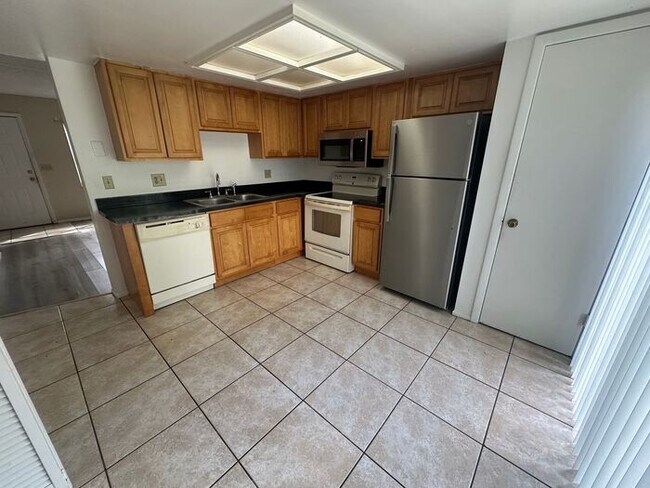 Photo - Cute 2/1.5 Town Home Available Near UCF!
