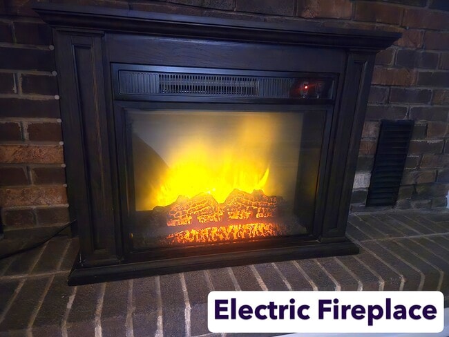 Photo - 903 Young St