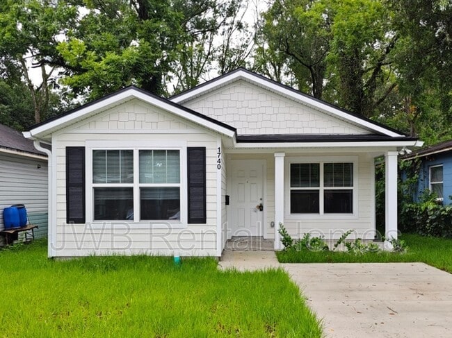 Building Photo - 1740 W 9th St