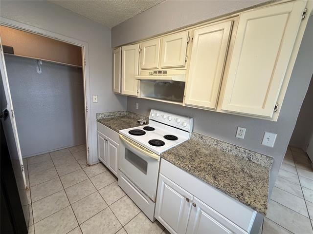 Photo - 737 Woodland Ct