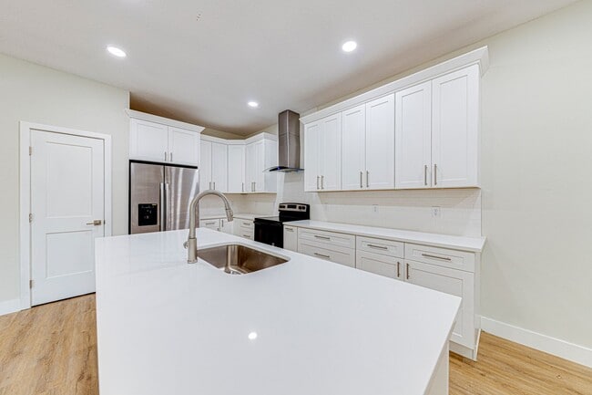 Photo - 239 N Pine Ave