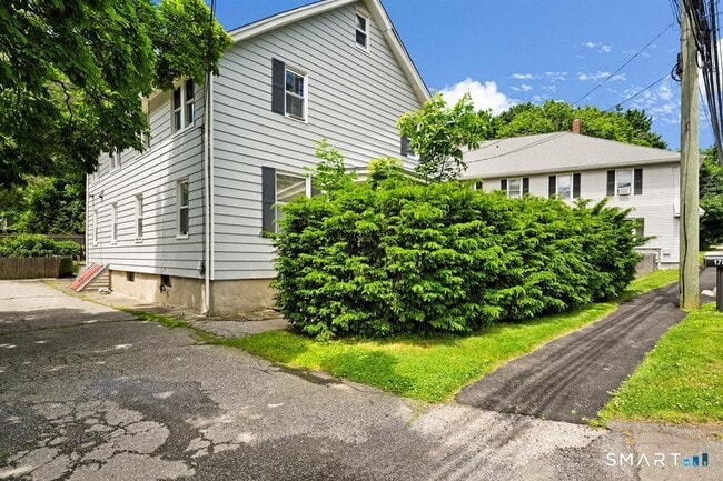 Building Photo - 1787 Stratfield Rd
