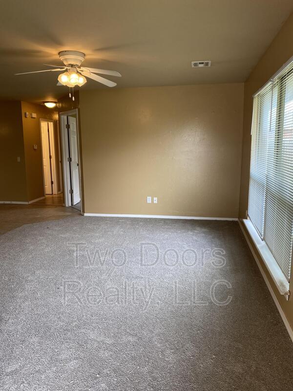 Photo - 1725 Riviera Ln