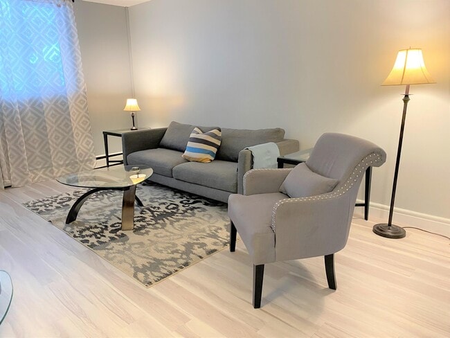 Photo - 10735-10735-127 127 St NW Unit 106.F