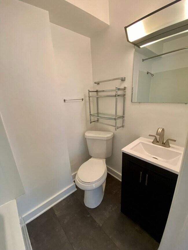 Photo - 947 E Gorham St Unidad 3