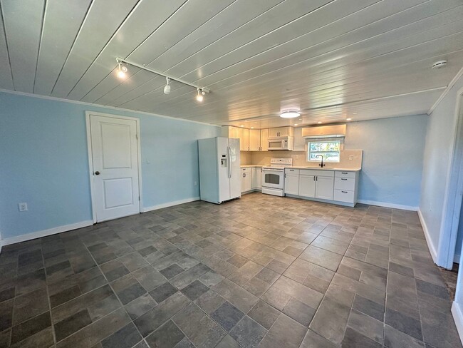 Photo - Cozy Home in Bokeelia - Available Now