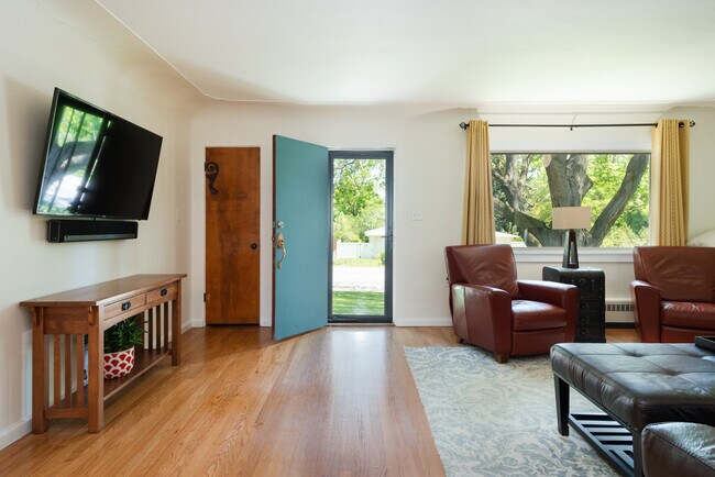 Photo - 2765 Pierce St