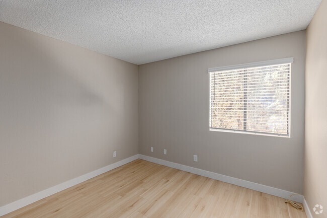 3BR, 2BA - 950SF - Bedroom