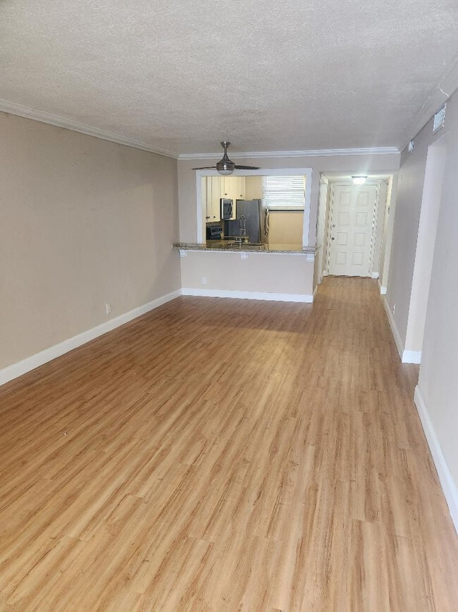 Photo - 114 Lake Emerald Dr Unit 305