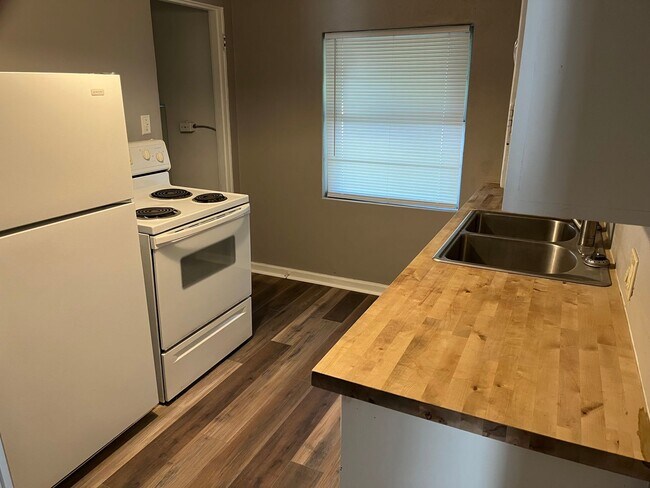 Photo - Two Bedroom in Alton