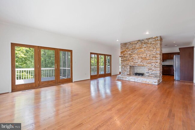 Photo - 370 S River Landing Rd