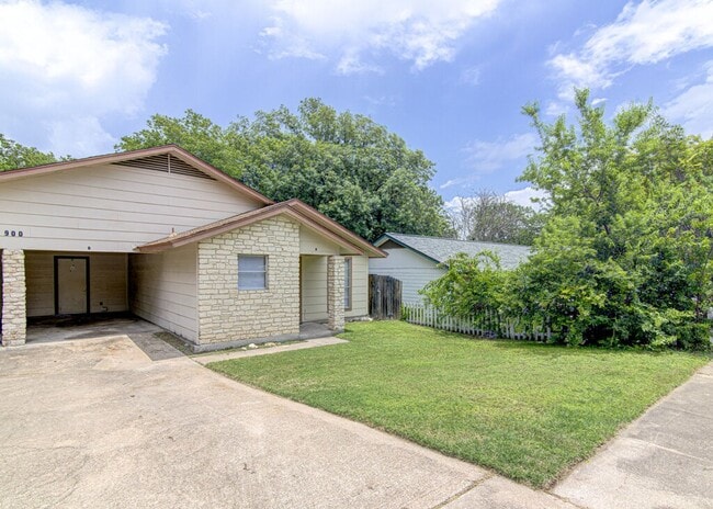 Building Photo - 900 Sirocco Dr Unit B