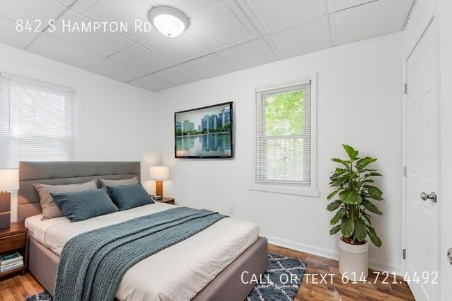 Photo - 842 S Hampton Rd House