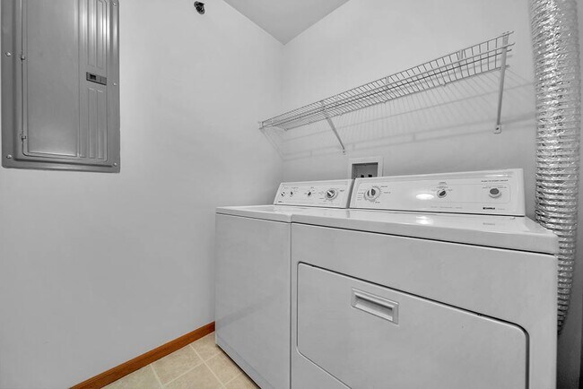 Photo - Highlands of Kensington Manor