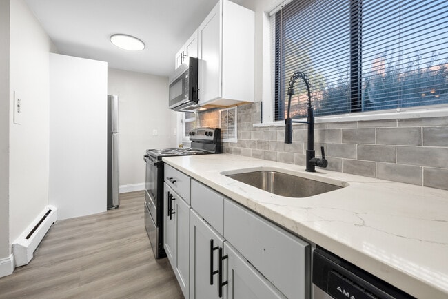 Photo - 10 Henderson Dr