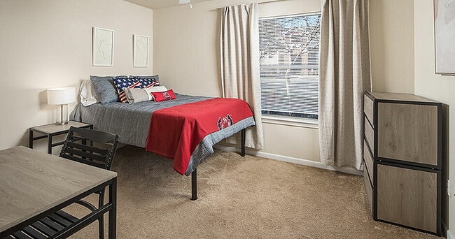 Bedroom-01-21-Oaks-Columbia-SC - 21 Oaks