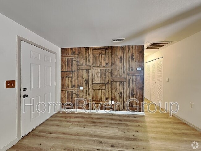 Building Photo - 6153 Spring Hill Dr Rental