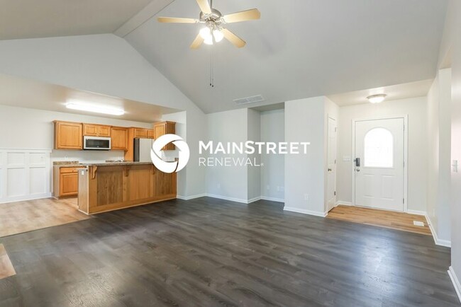 Photo - 3 Bedroom Pet-Friendly Home in Shelbyville, KY with Main Street Renewal