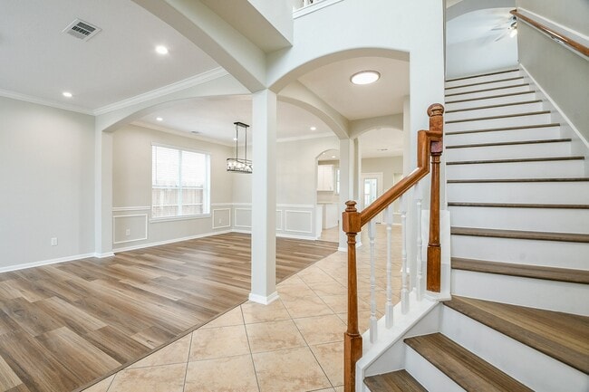 Photo - 815 Robins Way