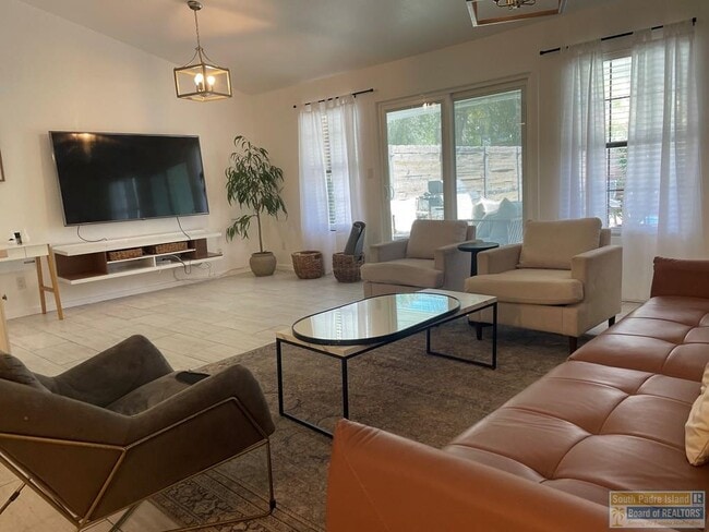 Photo - 129 E Campeche St