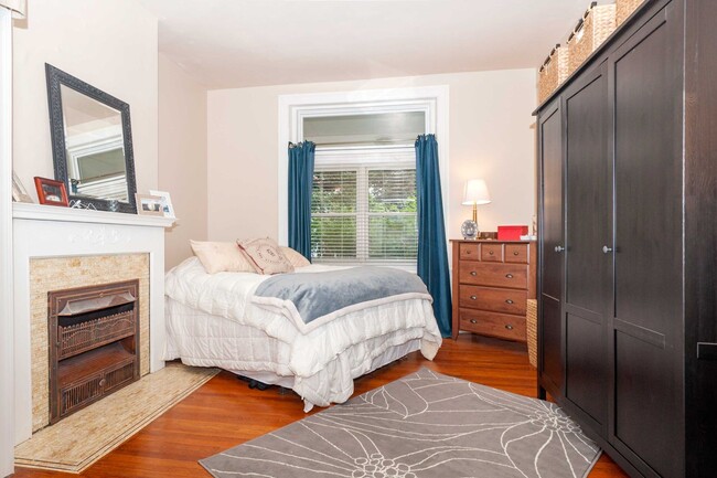 Building Photo - 5820 Alder St Unit 1