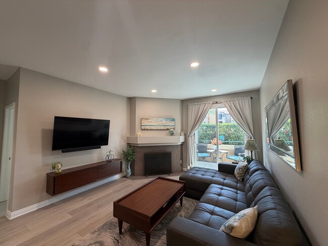 2150 Camino de la Reina Unit 105