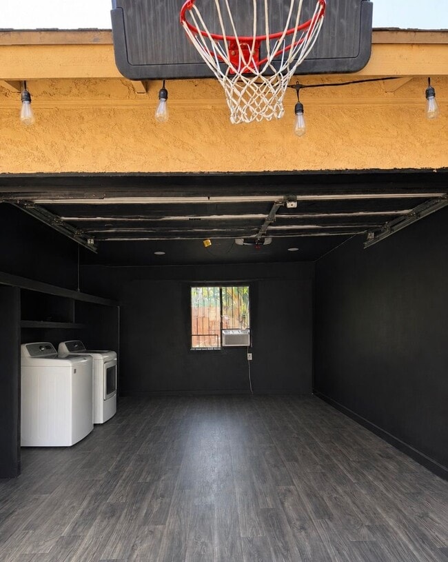 Photo - 5 Bed 3 Bath House Available Now!