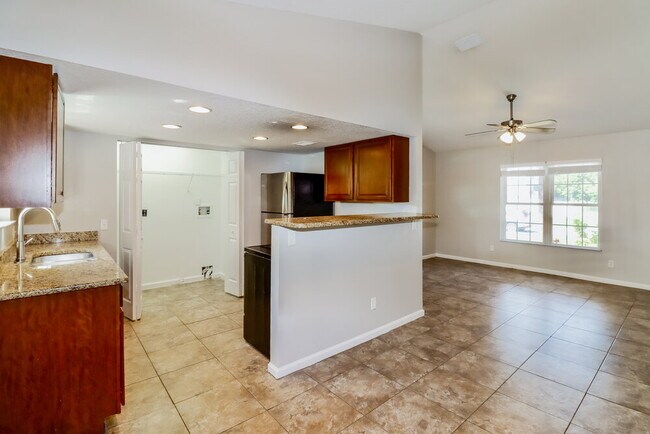Photo - 16136 Villa Dr