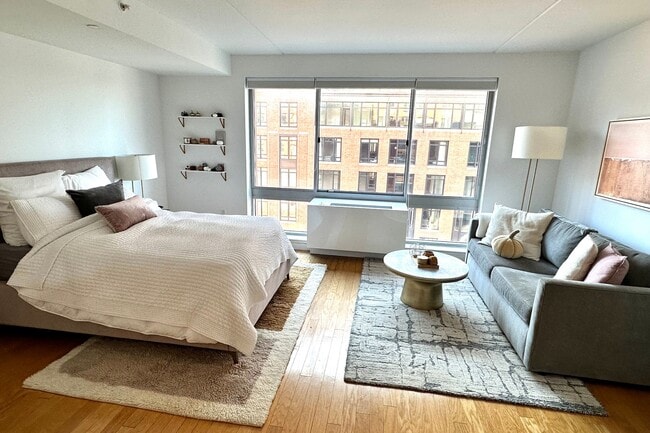 Photo - 555 W 23rd St