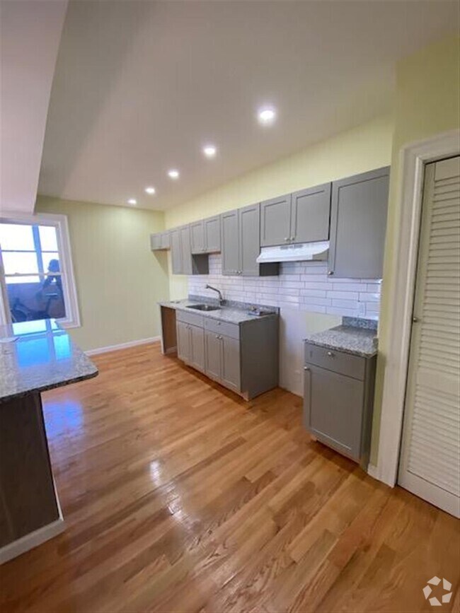 Building Photo - 289 Windsor St Unit 1 Rental