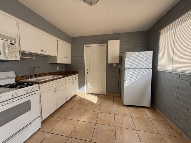 Building Photo - 5123 N 28th Dr Unit 5123-06
