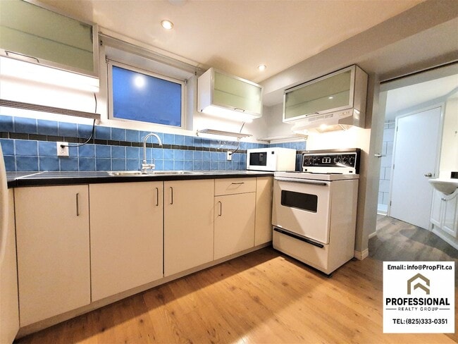 Building Photo - 10455 159 St NW