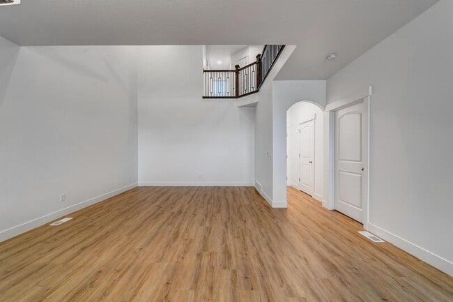 Photo - 3904 Hardman Way