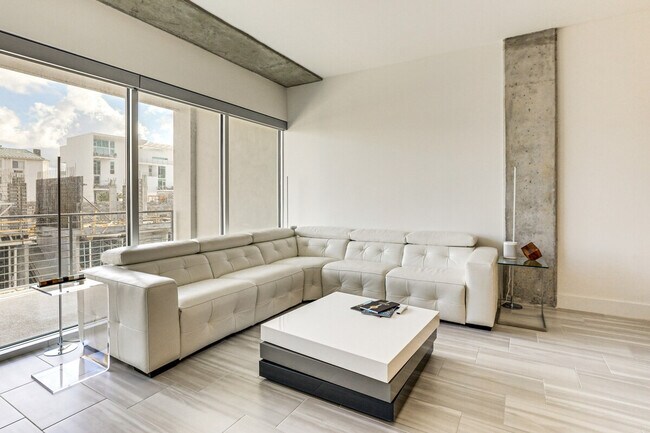 Building Photo - 332 Cocoanut Ave Unit ID1386011P