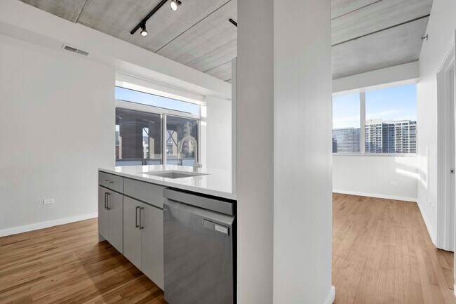 Photo - 630 N Franklin St Unidad 1019