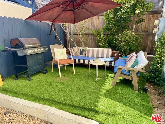 Photo - 1205 N Orange Grove Ave