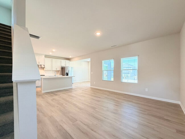 Photo - 645 Red River Dr