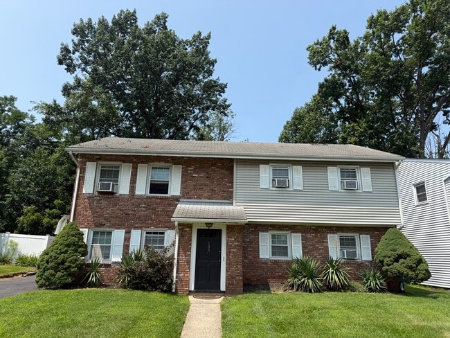 Building Photo - 105 Garfield Ave Unit Two family home