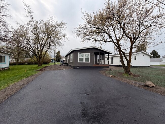 Building Photo - Stunning 3 Bed, 2 Bath Home in Medical Lake!