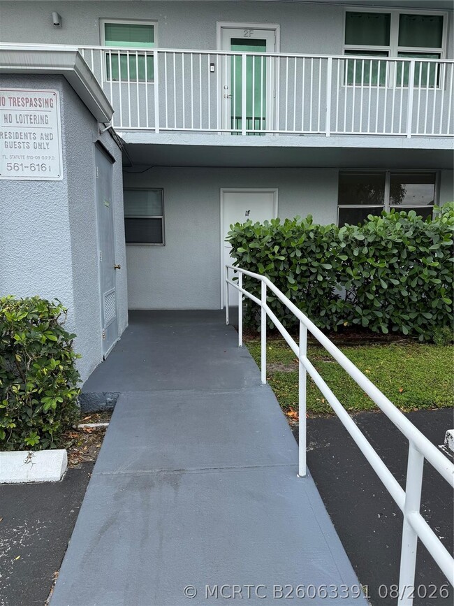 Building Photo - 115 Royal Pk Dr Unit 1F