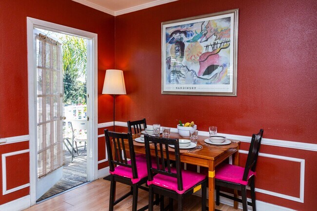 Fully Furnished/Equipped - Classic Hollywood