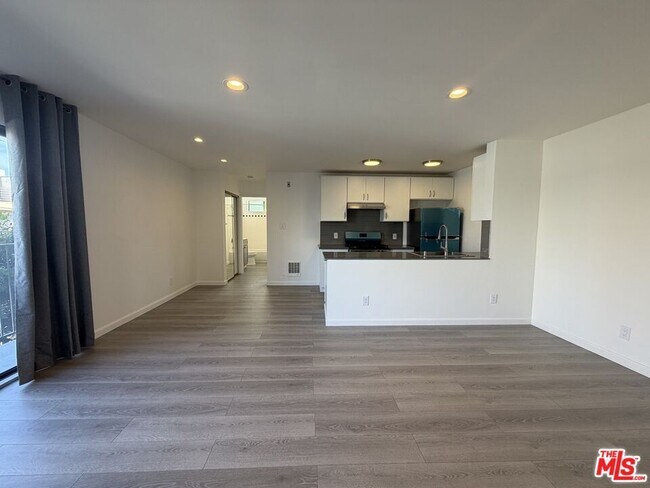 Photo - 1531 N Detroit St Unidad 214