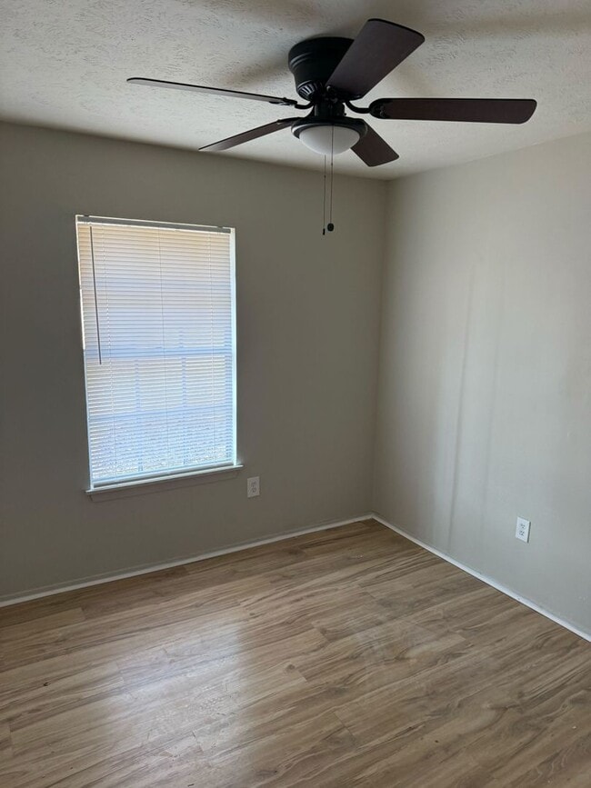 Photo - 332 N Flag Chapel Rd