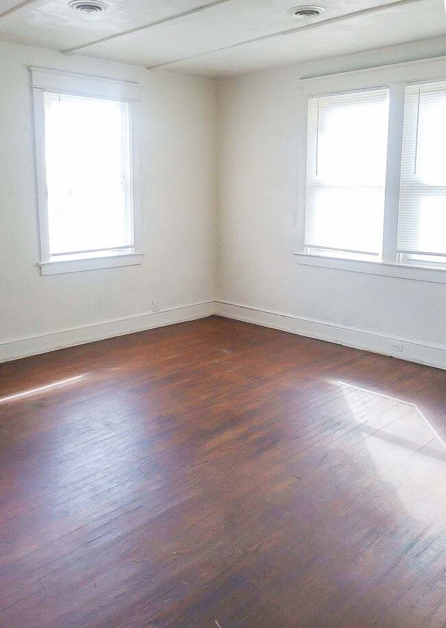 Photo - 3207 Logandale Ave