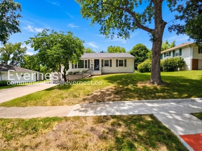Building Photo - 2904 N Chippewa Dr