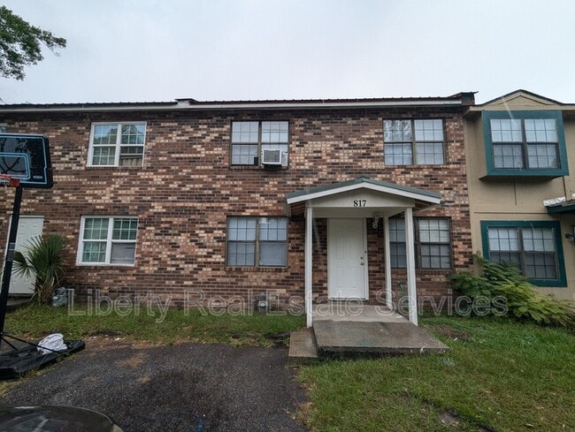 Building Photo - 817 Lesa St