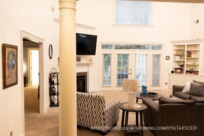 110 Little John Ln