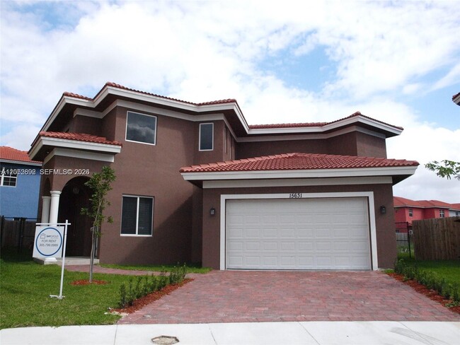 Building Photo - 15631 SW 11th Terrace