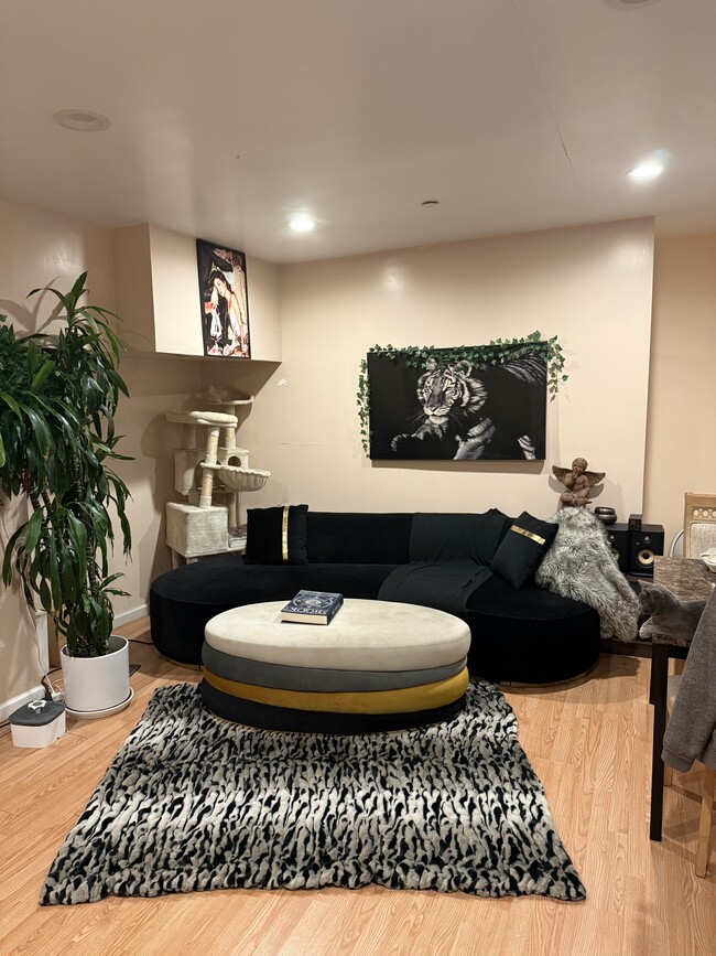 1350 Stradella Rd Unit 2